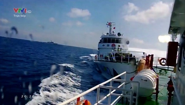 Tau Trung Quoc hung hang ep tau Viet Nam hinh anh