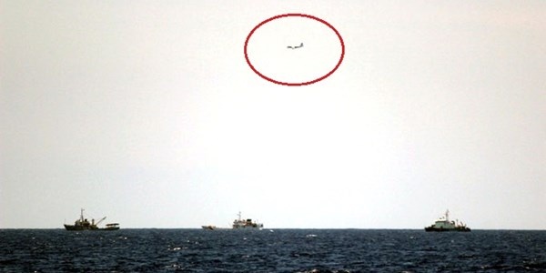 TQ 'dieu' 3 may bay luon quanh gian khoan hinh anh