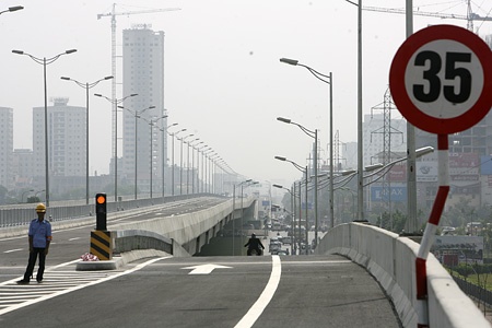 Khong dong y giu bien bao toc do 35 km/h hinh anh