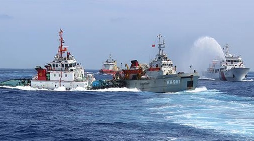 Nhieu may bay quan su TQ bay gan vinh Bac Bo hinh anh