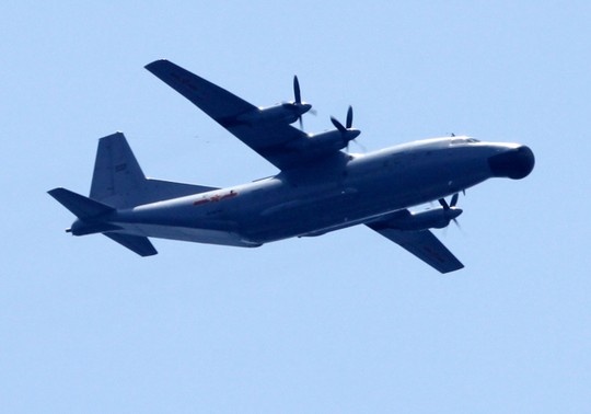 May bay Trung Quoc quan thao nhieu gio tren tau Viet Nam hinh anh