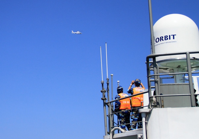 Trung Quoc dieu may bay trinh sat dien tu ra gian khoan hinh anh