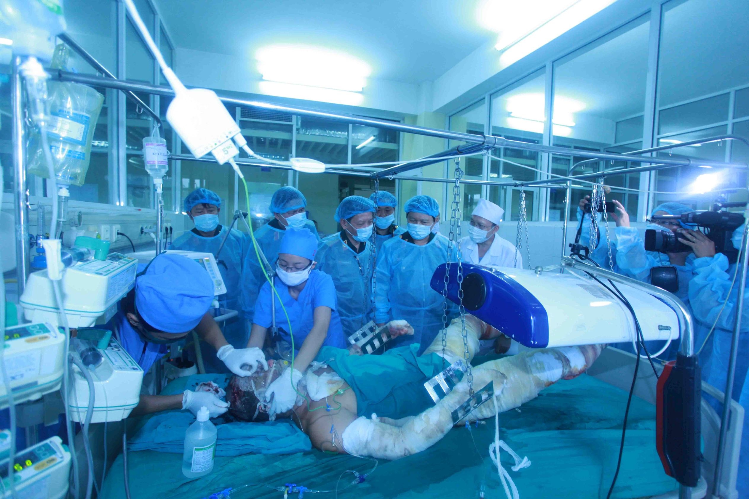 Thao khop goi hoai tu, cuu chien si roi may bay hinh anh