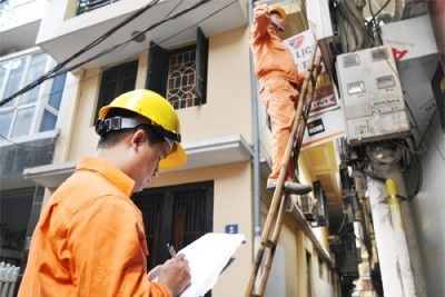 EVN Ha Noi tam dinh chi 2 nhan vien ghi cong to dien hinh anh