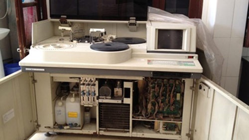 Hai benh vien dung may xet nghiem vo Duc, ruot Trung Quoc hinh anh