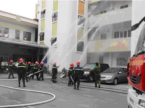 Chung cu tu 5 tang phai duoc tham duyet phong, chua chay hinh anh