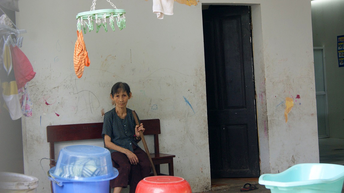 Không chỉ có trẻ em, chùa Bồ Đề còn là nơi cưu mang các cụ già. 