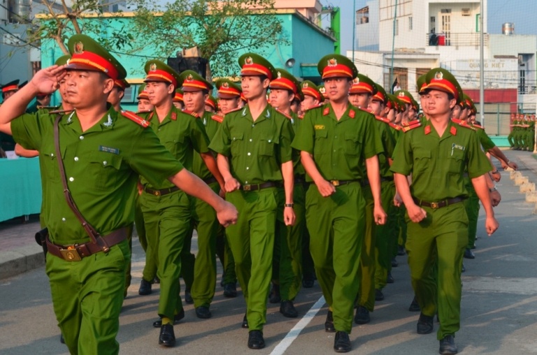 Ba cong an xin ra khoi nganh hinh anh