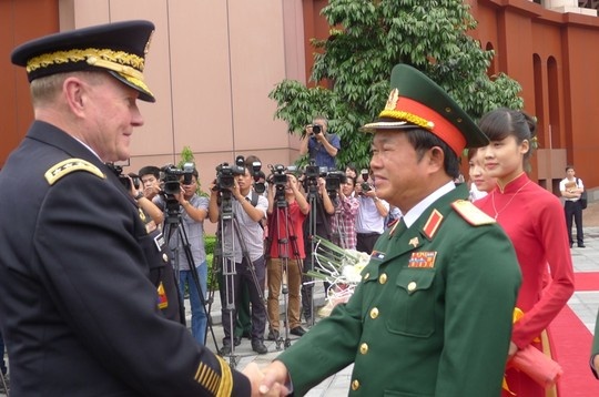 My hop tac dao tao tieng Anh cho si quan Viet Nam hinh anh