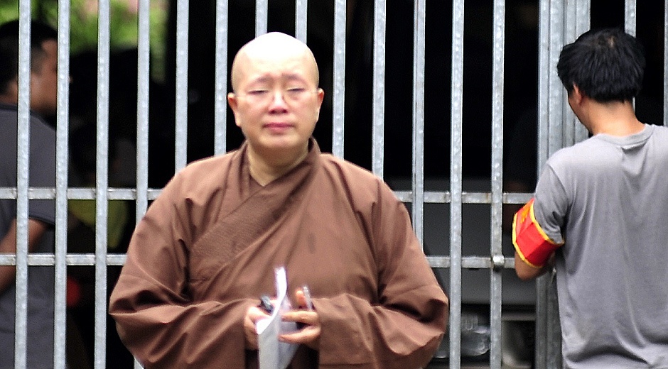 Su Dam Lan roi le phut tien biet o chua Bo De hinh anh