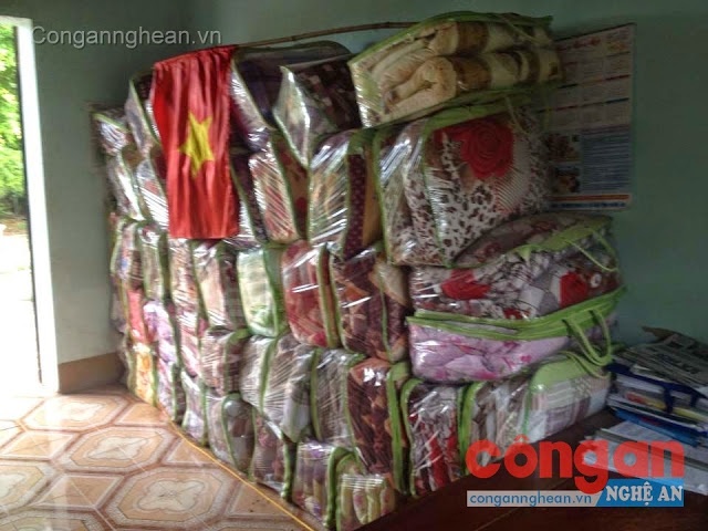 'Giau' chan am phat cho nguoi ngheo o UBND xa hinh anh