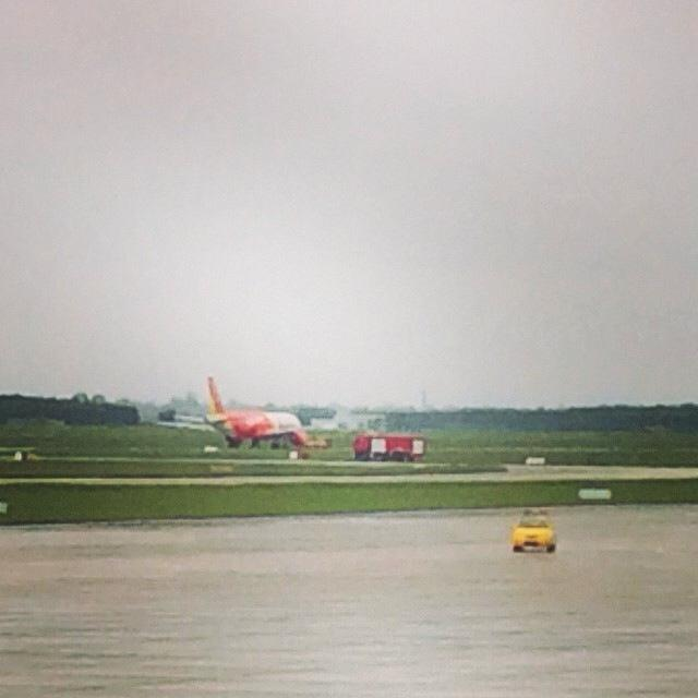 May bay VietJet Air quay lai san bay sau 30 phut cat canh hinh anh