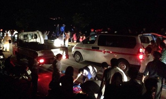 Xe lao xuong vuc lam 12 nguoi chet la xe chay chui hinh anh