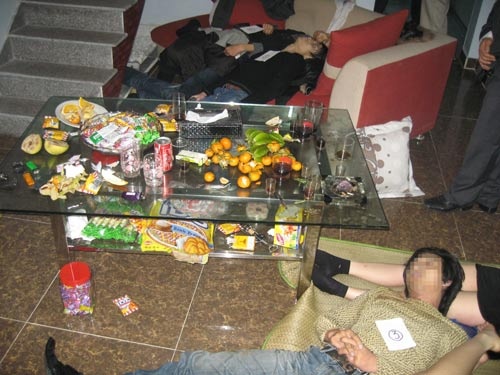 Can trong voi cai chet trong phong kin hinh anh