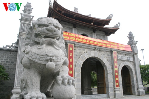 Su tu da kieu Trung Quoc an ngu truoc di tich Co do Hoa Lu hinh anh