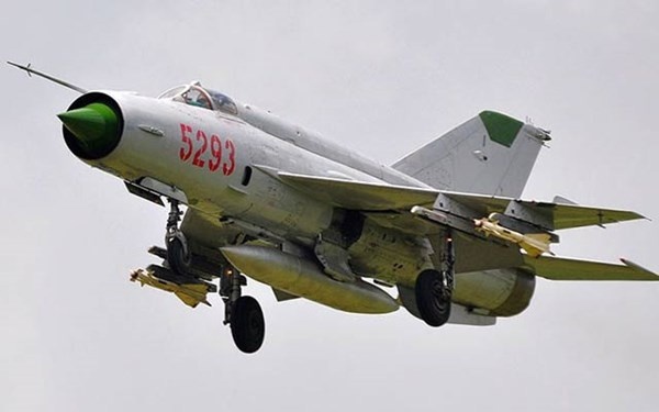 Bat ngo lon kha nang mang them nhieu vu khi cua MiG-21bis VN hinh anh