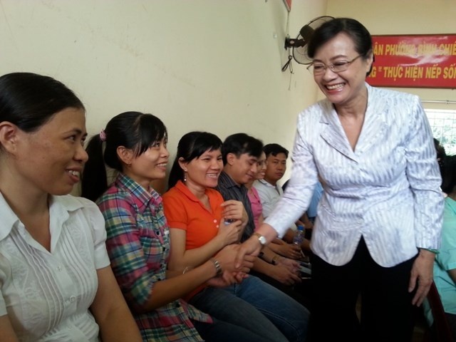 Chu tich HDND TP.HCM xin loi vi khong gap go cong nhan nhieu hinh anh