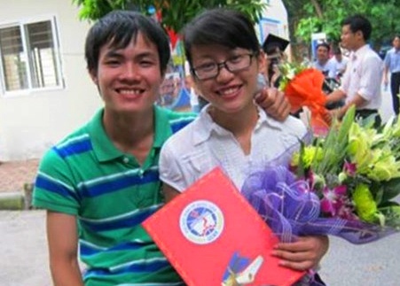 Trao nhan cho nguoi yeu da mat de nen duyen vo chong hinh anh