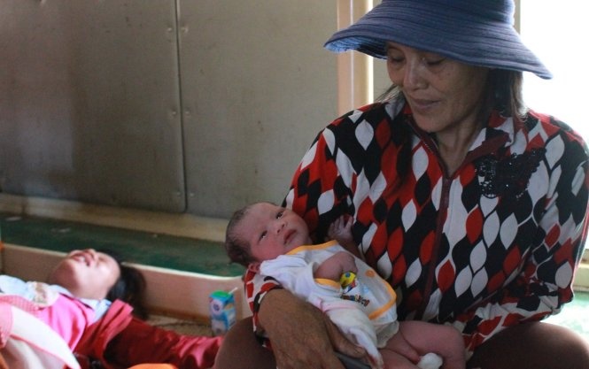 Thieu uy quan y do de 'mat tay'  tren tau cao toc hinh anh