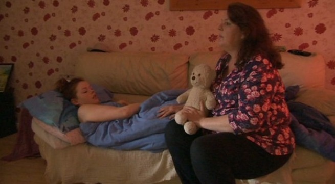 Bi an hoi chung 'nguoi dep ngu trong rung' hinh anh