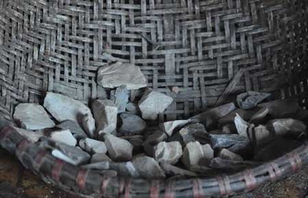 Chi em co thai nghen thuoc lao, dat set hinh anh