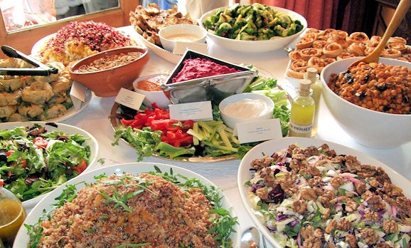 An tiec buffet nhu the nao de khong co nguy co nhiem benh? hinh anh