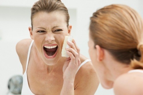 Khong nen thuong xuyen dung san pham tay da chet hinh anh