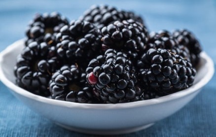 Quả mâm xôi đen: Đây là một trong những loại trái cây chống lại bệnh ung thư. Chúng chứa chứa chất chống oxy hoá và phòng tránh đột quỵ. Ở một số nước mâm xôi đen được sử dụng để chữa trị bệnh gút.