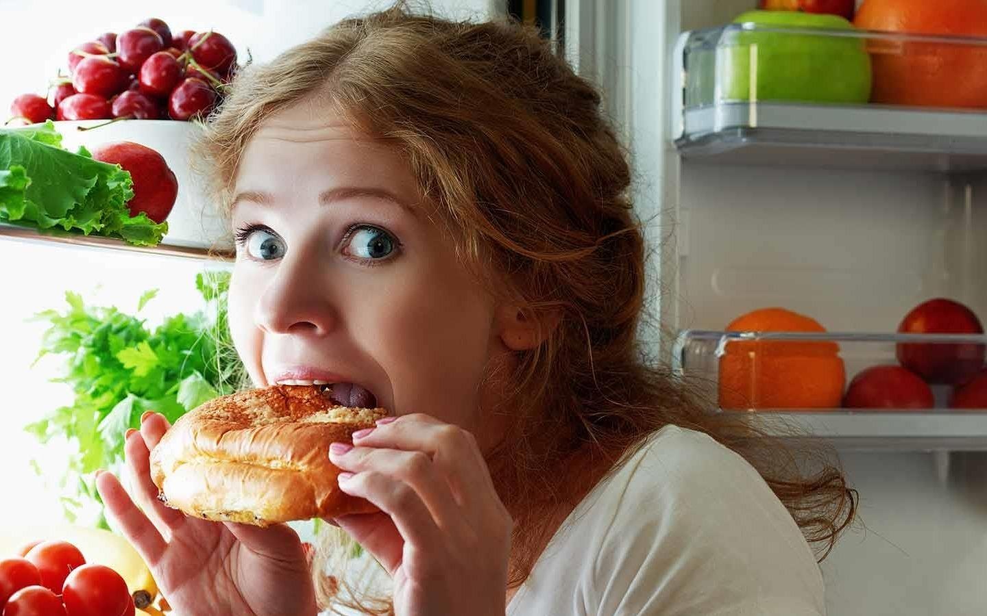 Hoc phi dat do, sinh vien My nhin doi, bo bua de co tien trang trai hinh anh