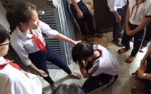 Hoc sinh ngoan, gioi, dung dau lop la the luc bat nat moi o truong? hinh anh