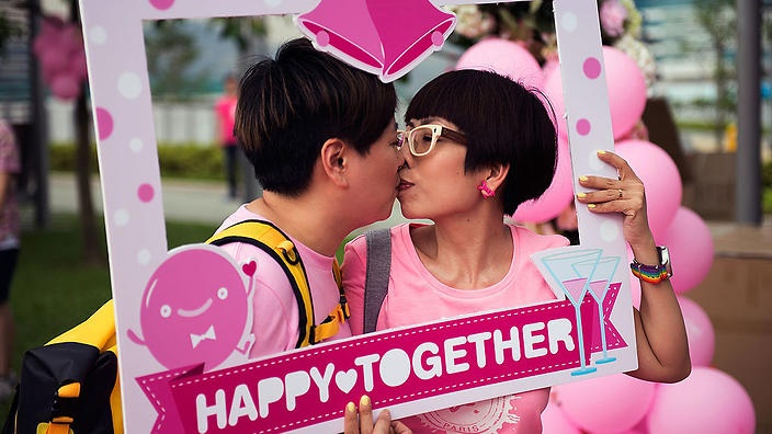 hon nhan dong gioi anh 1