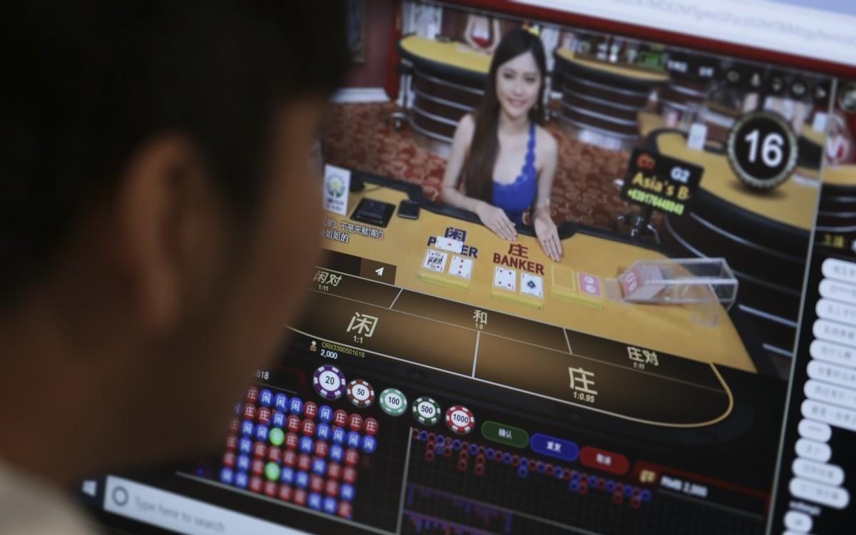 Chan nan, tram cam, thanh thieu nien Thai Lan lao vao danh bac hinh anh