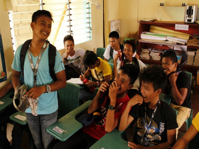 giáo viên cho học sinh xem phim khiêu dâm ảnh 1 giao vien cho hoc sinh xem phim khieu dam anh 1