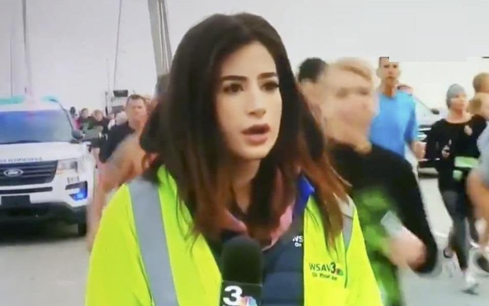 Nu phong vien bi dong cham vong ba trong luc tac nghiep hinh anh