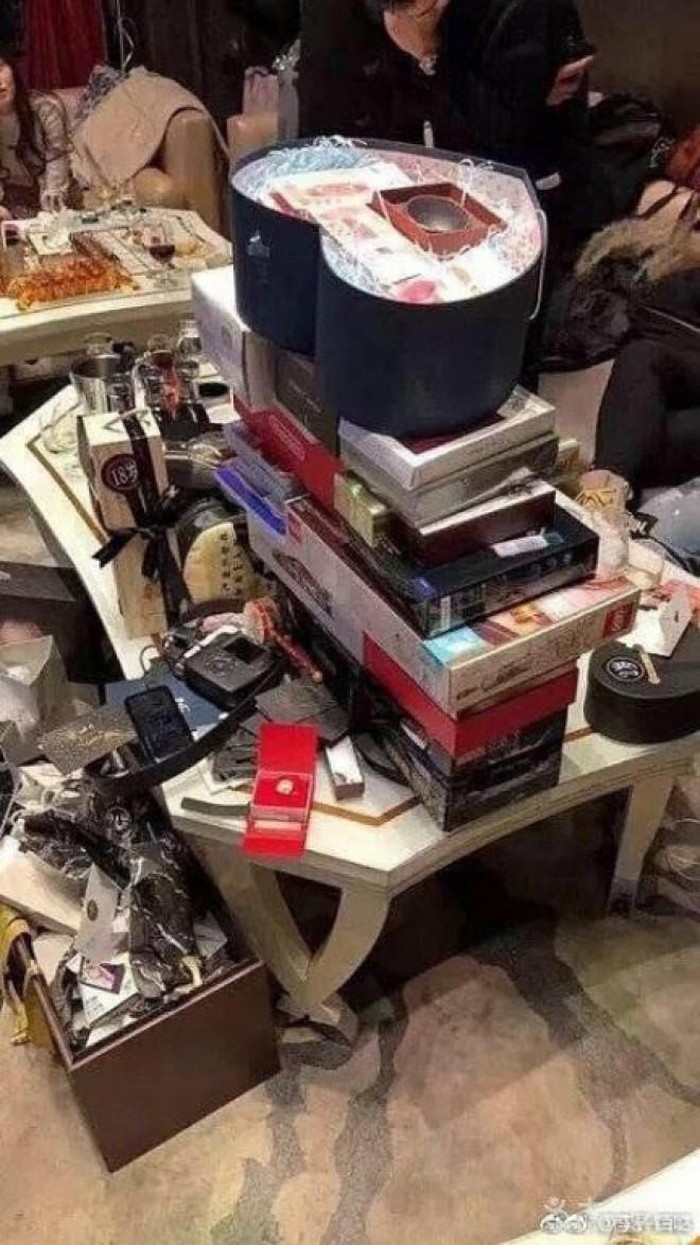 trai dep phuc vu quan bar anh 3