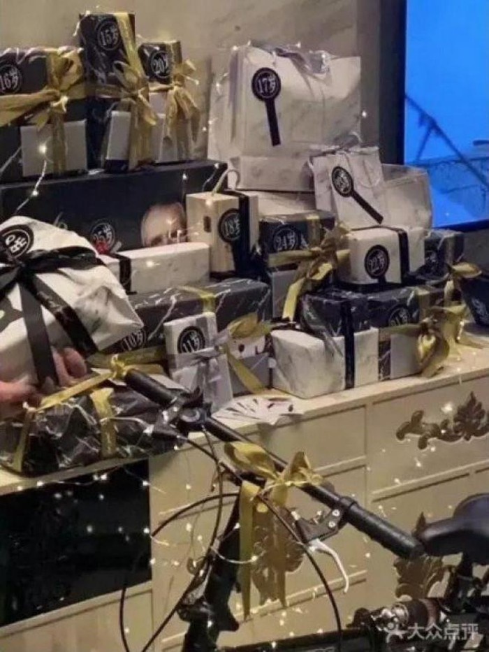 trai dep phuc vu quan bar anh 4