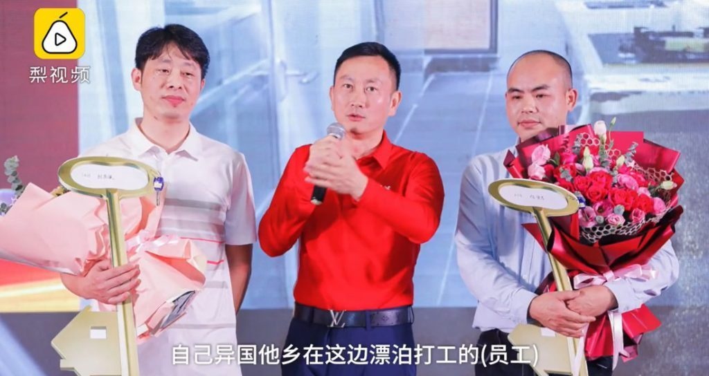 Cong ty Trung Quoc thuong Tet cho nhan vien mot can ho moi hinh anh