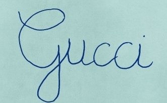 Dan mang bat trend net chu nguech ngoac cua Gucci hinh anh
