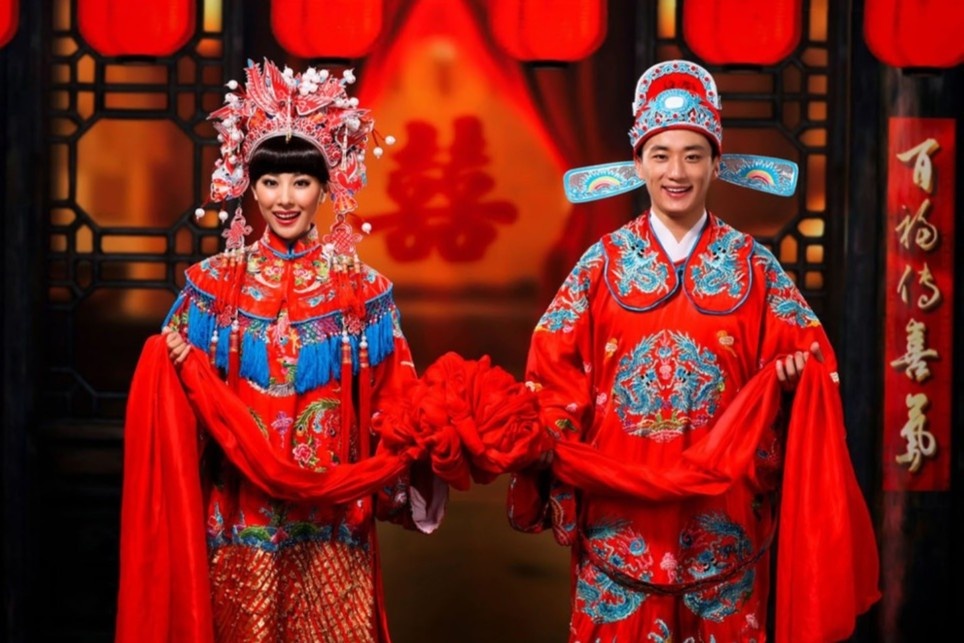 Gioi nha giau TQ het duong ra nuoc ngoai lam dam cuoi xa xi vi corona hinh anh