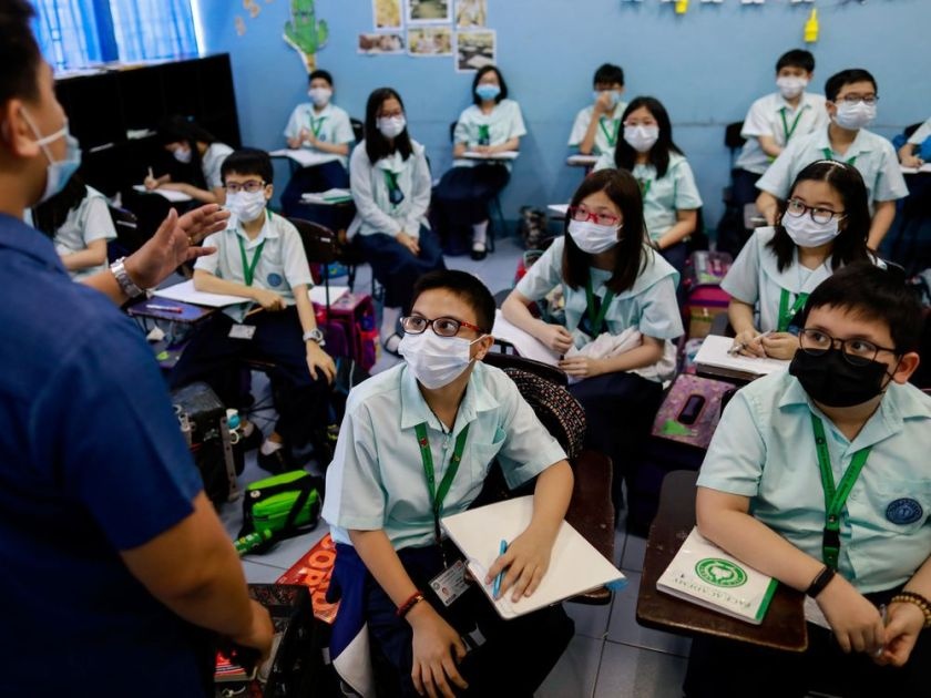 hoc sinh nghi hoc vi corona anh 2
