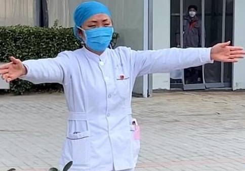 bác sĩ chiến đấu với corona  ảnh 6 bac si chien dau voi corona anh 6