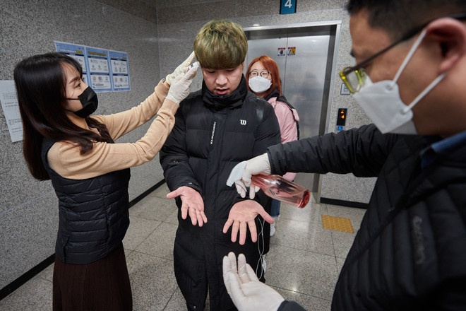 sinh vien trung quoc bi cach ly anh 2