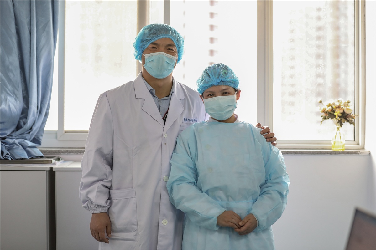 bac si chien dau voi dich corona anh 10