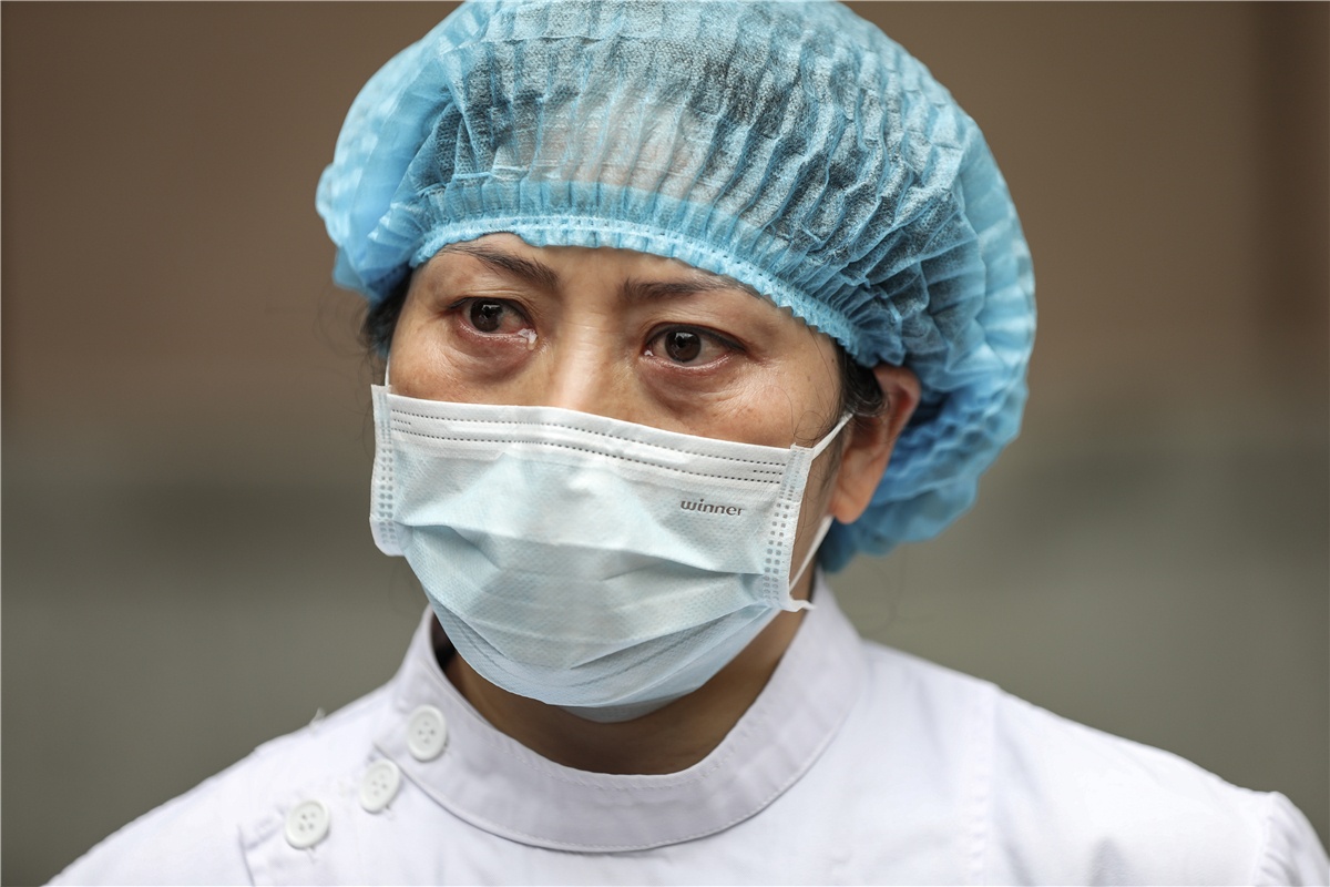 bac si chien dau voi dich corona anh 6