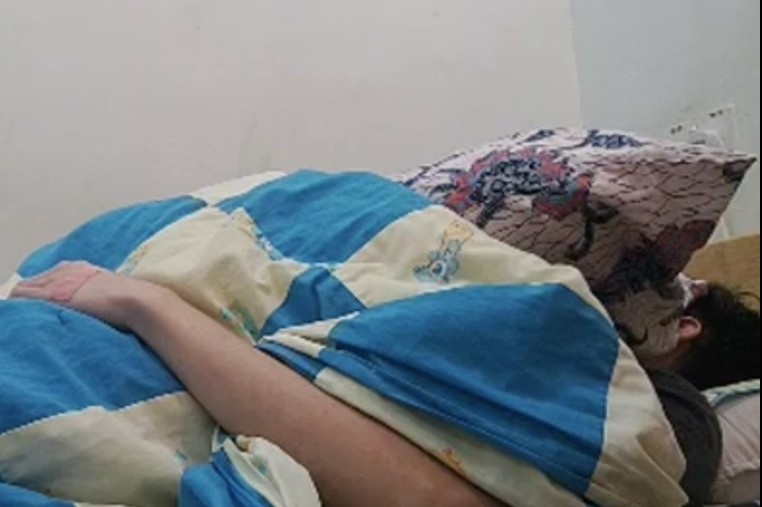 Noi tieng tren mang chi vi livestream canh nam ngu hinh anh