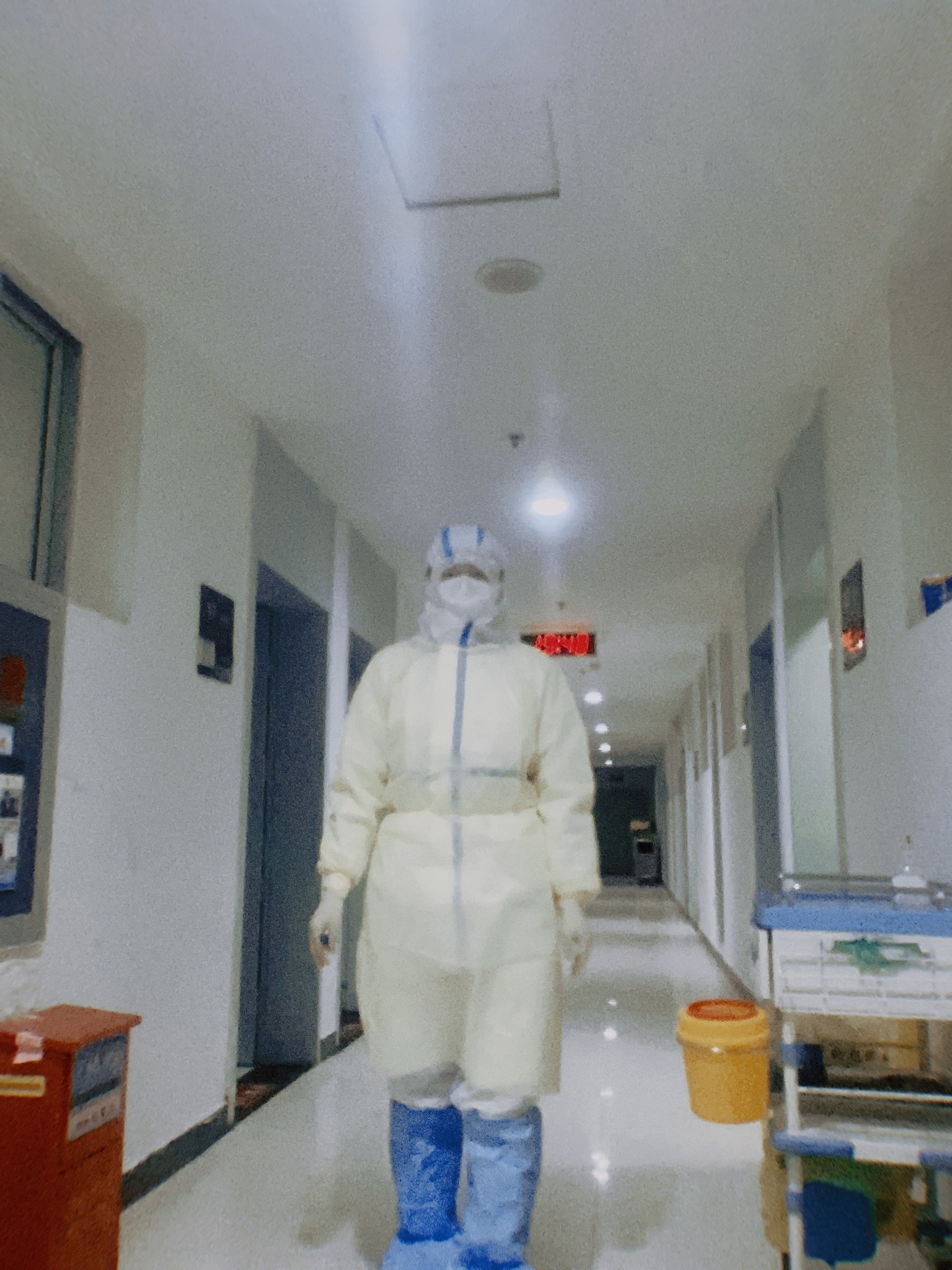 bac si chien dau virus corona anh 4