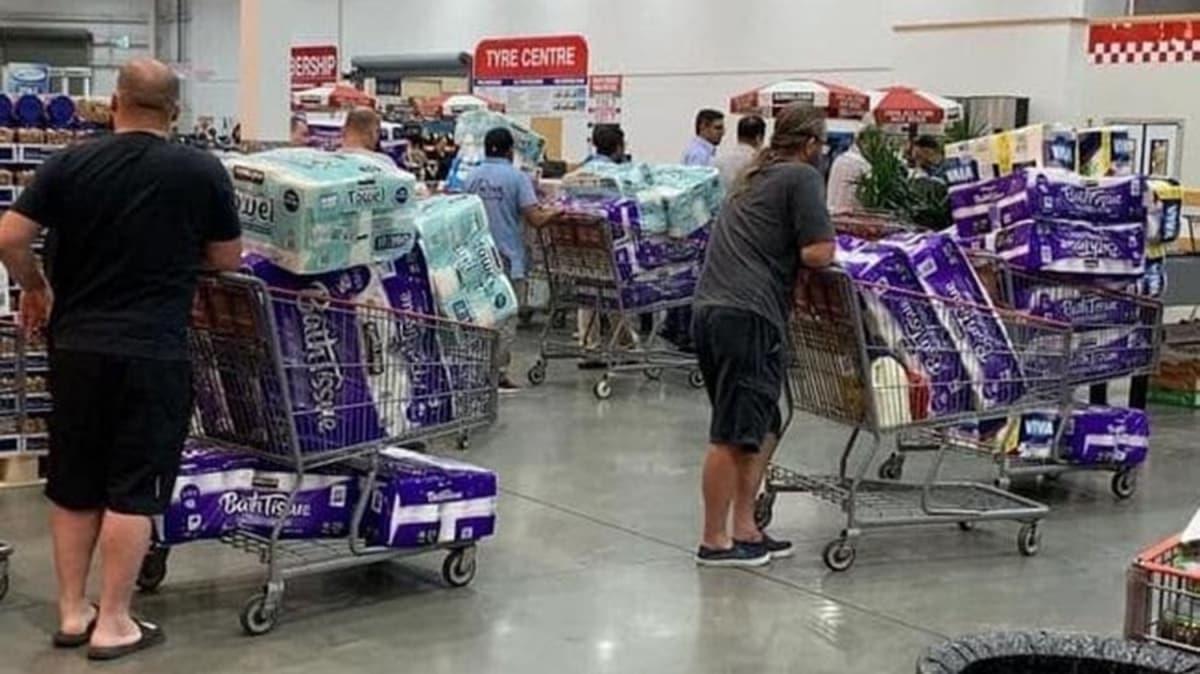 chay hang giay ve sinh anh 5