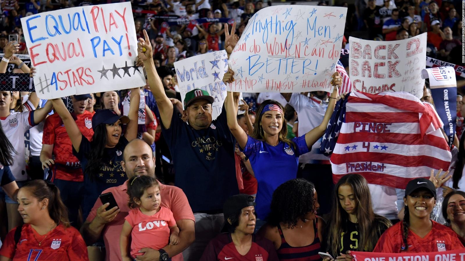 doi tuyen bong da nu my kien lien doan anh 5