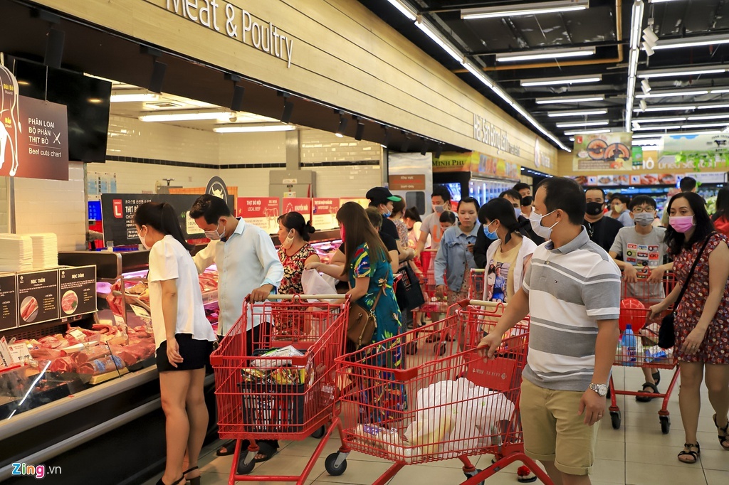 mua hang tich tru mua dich anh 2