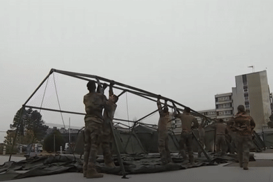 Phap trien khai benh vien da chien vi so ca nhiem virus tang nhanh hinh anh